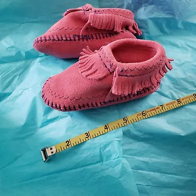 Minnetonka Childs   Moccasins Size 6  Pink Leather • $9.99