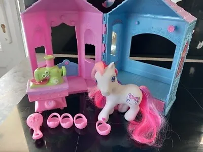 My Little Pony Frilly Frocks And Boutique Shoes Sewing Machine • £25