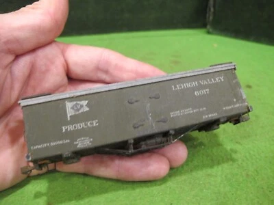 $4 • Buy Roundhouse HO Lehigh Valley Produce 6001 36' Reefer  Freight Train