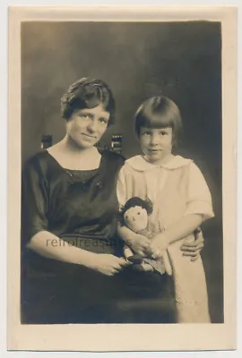 MOTHER & GIRL W VOLLAND RAGGEDY ANN CLOTH DOLL Toy 1910's RPPC Photo POSTCARD • $59.99