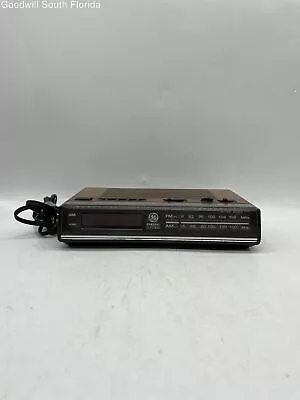 Vintage General Electric 7-4624B Electronic Digital FM/AM Clock Radio Power On • $14.24