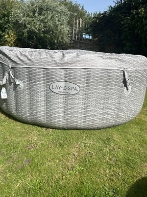 Lazy Spa Hot Tub 6 Person • £120