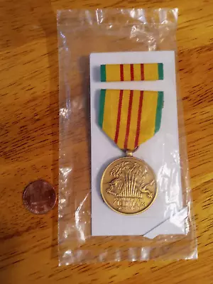 Reserved For VINTAGE Militaria~VIETNAM USMC VETERAN Service Medal • $9