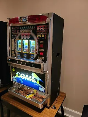 $500 • Buy Vintage Slot Machine Comet With Tokens And Key