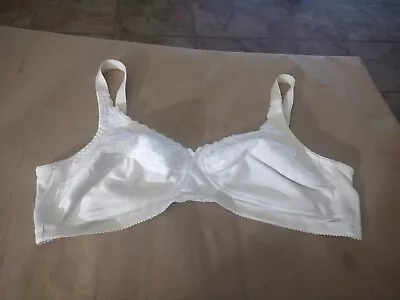 Women's Mastectomy Bra Nearly Me Brand Size 40C Wire Free. • $10