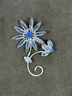 Vintage Daisy Flower And Bee Pin Brooch Costume Jewelry Blue Rhinestones • $19.99