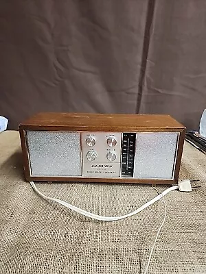 Vintage Lloyds 5H85W Table Top Radio - 2 BAND AM/FM Receiver - 2 Speaker  • $79.99