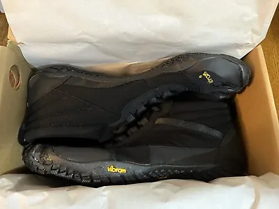 Vibram FiveFingers V-Trek Insulated Black/Black Men's Size US 8.5-9 / EU 41 • $89