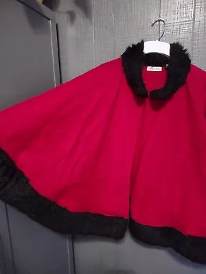 Amanda Smith Red Cape One Size Fits Most Black Faux Fur Collar • $5.99