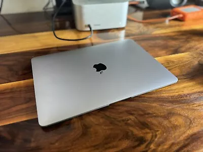 Apple 2020 MacBook Air 13  M1 (8-Core GPU) 16GB RAM 1TB SSD AC+ - Excellent • $355