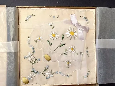 NOS Vintage Handkerchief Set Orig Box Embroidered Flowers Daisies Wedding BRIDAL • $19.96