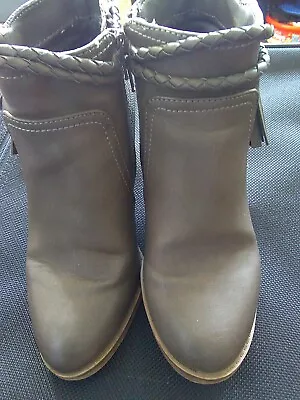 Ladies/ Girls Mantaray Ankle BootsGreySmall HeelSide ZipSize 3 See Pics • £2