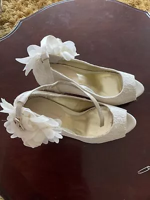 Cream Lace And Flower Wedding Shoes Size 4 • £8.99