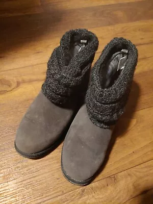 Women's Muk Luk Boots Size 9 • $10