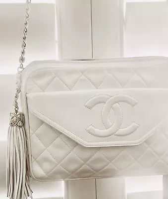 CHANEL~Vintage~Matelasse~White~ Lambskin~Camera Style~Chain~shoulder Bag~CC Flap • $1650