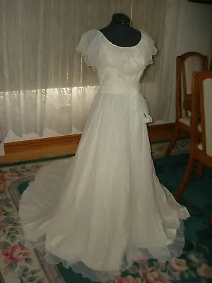 Vintage Collectible Bianchi Ivory Unique Beautiful Bridal Long Dress Wedding Sm • $68.99