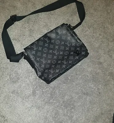 Louis Vuitton District PM Messenger Bag • £250