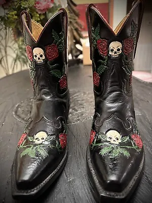 Vintage Liberty Boot Co. Cowboy Boots 6.5 - Never Worn - Skull & Roses  • $750