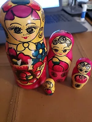 Nesting Dolls Vintage (4pc. Has No Markings ) • $5