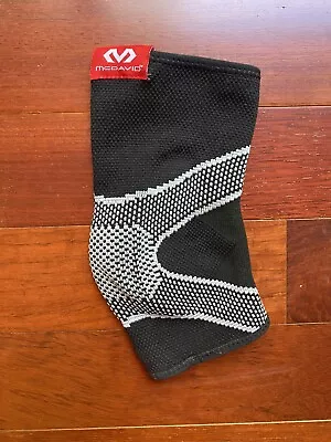 MCDAVID Adult Unisex Knee Sleeve / 4-way Elastic W/ Gel Buttress 5125 Size M • $13