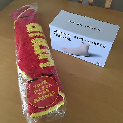 David Shrigley Bundle_Your Pizza Has Arrived Rug + Curious Foot - Pedestal_NEW • £70