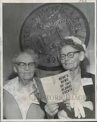 1964 Press Photo Mattie Peterson And C. May Marston Attend Seattle College Event • $16.99