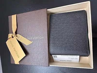 NEW  LOUIS VUITTON  MEN'S  Slender Wallet TAIGA  Black Leather Tag Box • $475