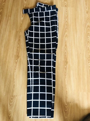 Gap Slim Cropped Trousers Size 8 • £4