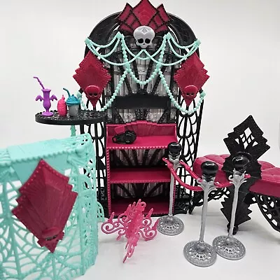 Monster High Premiere Party Playset Furniture 2013 Frights Camera Action! • $24.99
