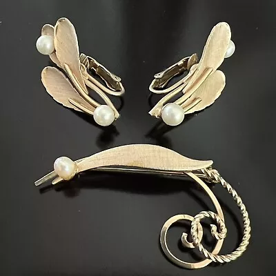 Vintage Faux Pearl Leaf Swirl Design Gold Tone Brooch Pin & Clip On Earrings Set • $18