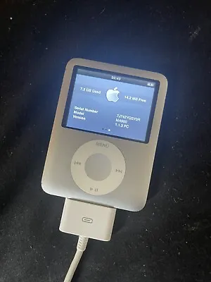 Apple IPod Nano 3rd Generation 8GB USB MP3 Player - Silver • £15