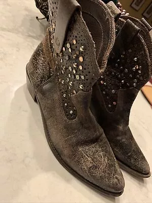 MIA    Sz 8.5M. Brown Leather  Studs Distress Shorty Western Boots Cowgirl • $30.20