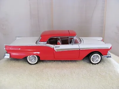 Franklin Mint--1957 Ford Fairlane 500 Skyliner--Retractable Roof---Diecast 1:24 • $69