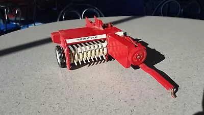 Vintage International Hay Baler Metal Original ERTL 1/16 Nice! • $33.99