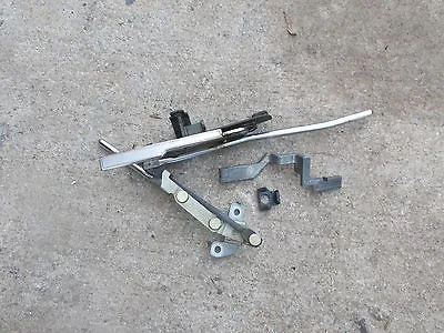 Fits Nissan 300ZX  Lock Assy-Roof T-Top Glass Right 1984-1989 Passenger Side • $45