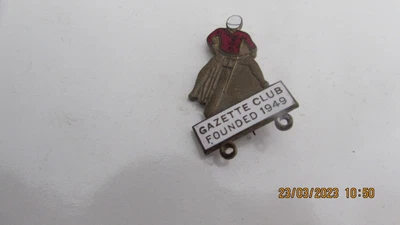 £5 • Buy Vintage Collectable Ename Gazette Club Motorcycle Badges