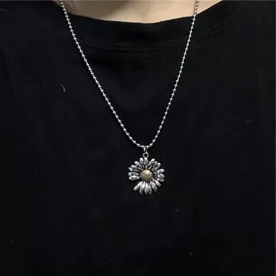 ZARD Daisy Pendant Necklace In Sterling Silver Love Me Love Me Not • $24.22
