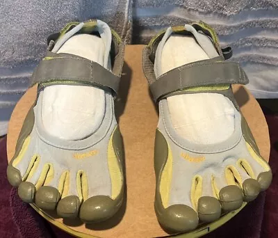 Vibram Five Fingers Womens Sz 40 (US 8-8.5) Barefoot Shoe • $21