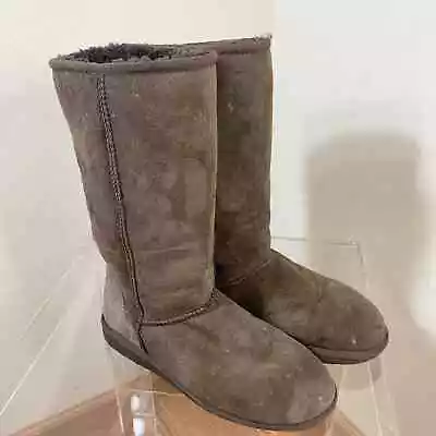 UGG Women's Classic Tall Boot Shoes Size 8 • $32