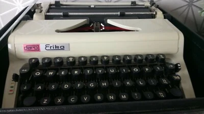 £30 • Buy Vintage Daro Erika Typewriter