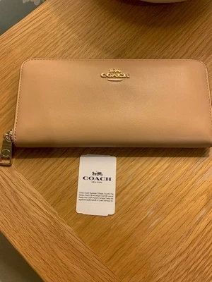 £20 • Buy Coach Women's Slim Accordion Zip Wallet/Purse Smooth Leather Gold/Beechwood 