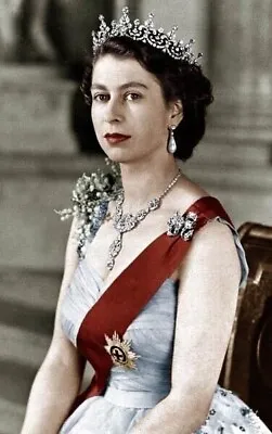 Queen Elizabeth II Unsigned 10  X 8  Photo - Queen Of The United Kingdom *5684 • £2.70