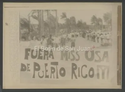 Vtg Press Photo / Miss Universe Pageant  Protests/ Dorado Puerto Rico 1972 • $19.95