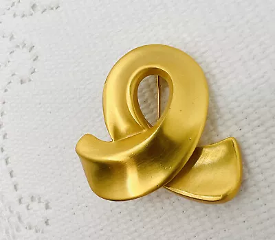 Vintage 90s ANNE KLEIN Matte Frosted Gold Tone Loop Ribbon Brooch Pin  • $17.99