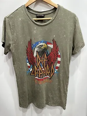 Def Leppard  Tshirt Women’s Size S Green Distressed Faded Band Tee • $13