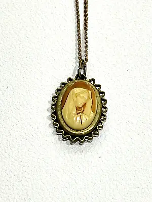 Estate Vtg Virgin Mary Cameo Style Our Lady Pray For Us Italy Pendant Necklace  • $16.99