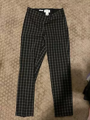 Elle Size Small Skinny Ankle Pants • $15