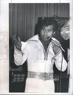 1975 Press Photo Fatu Lauoletolo Samoan Entertainer Elvis Presley Impersonator • $19.99