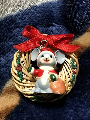 Christmas Wicker Wood Wreath Pin Brooch Santa Mouse • $15.99