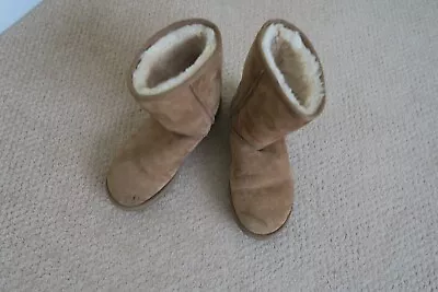 Ugg Boots Classic Tan Size 9 • $5.99